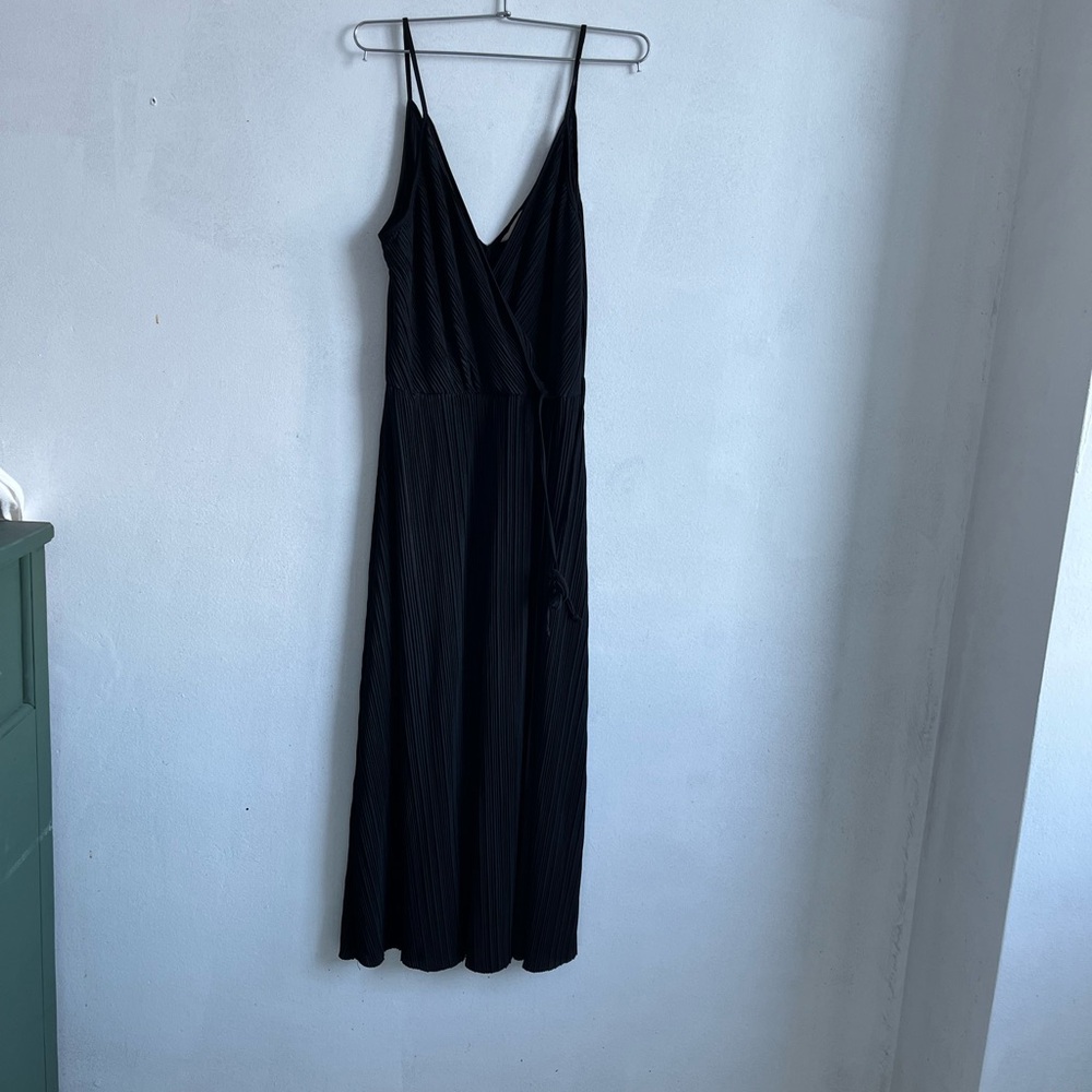 H&M Elegant Black Sleeveless Dress